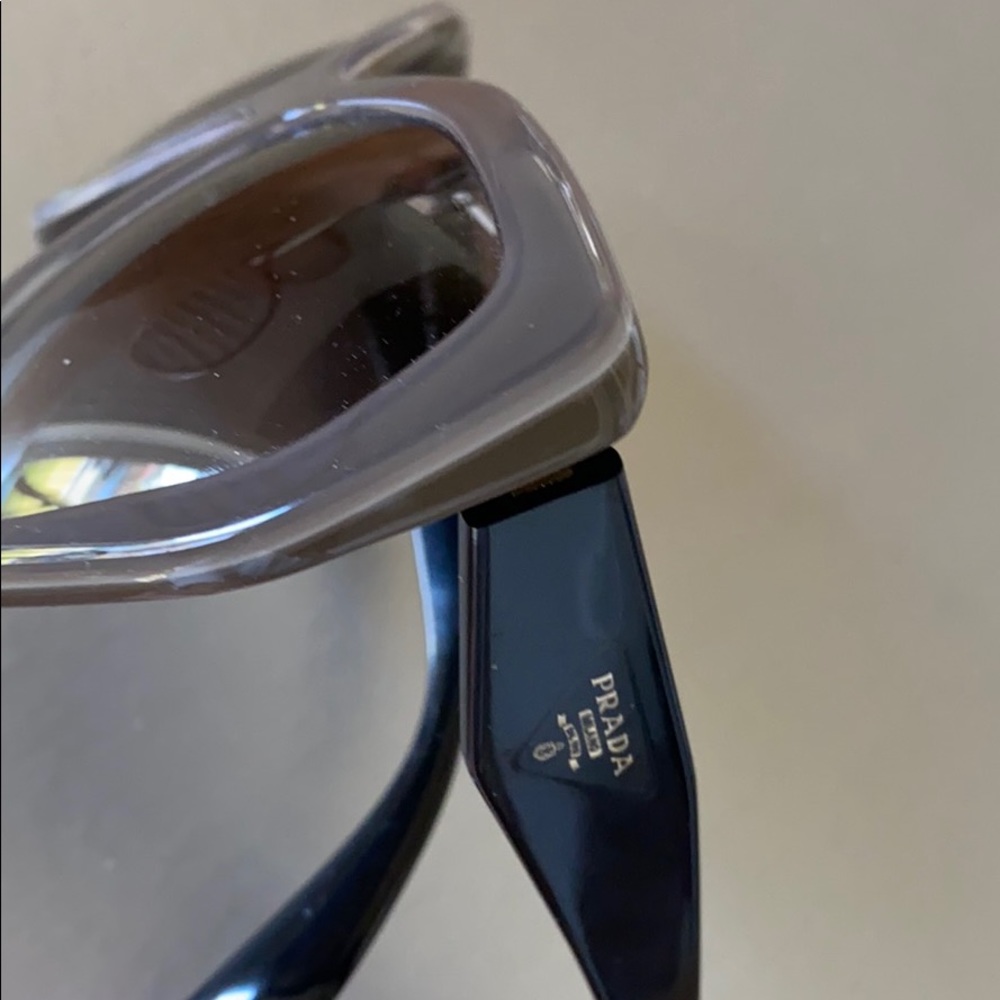 Prada sunglasses - Picture 6 of 9